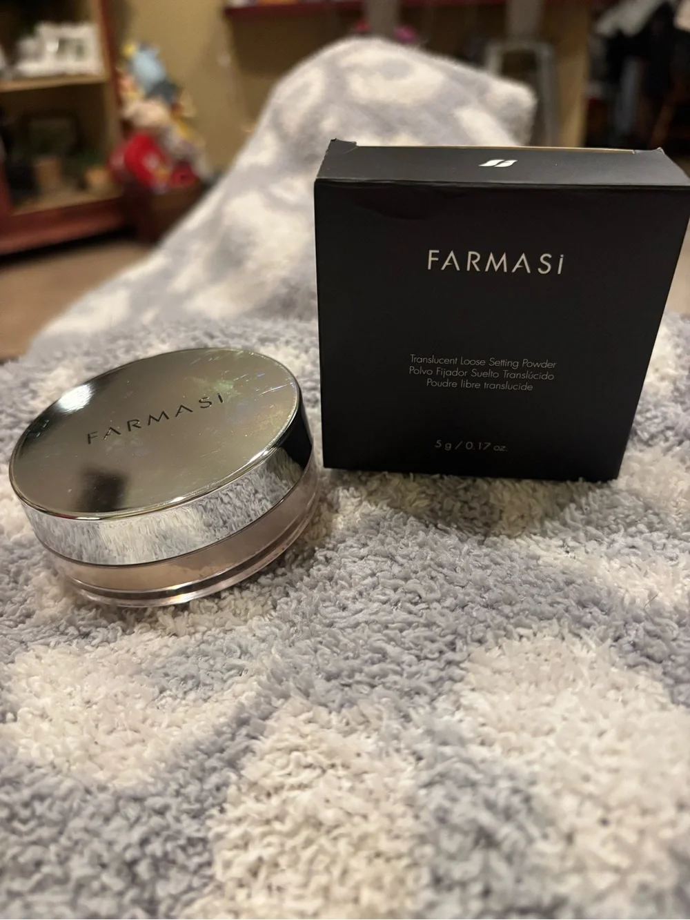 Farmasi Translucent Loose Setting Powder - Silver Compact